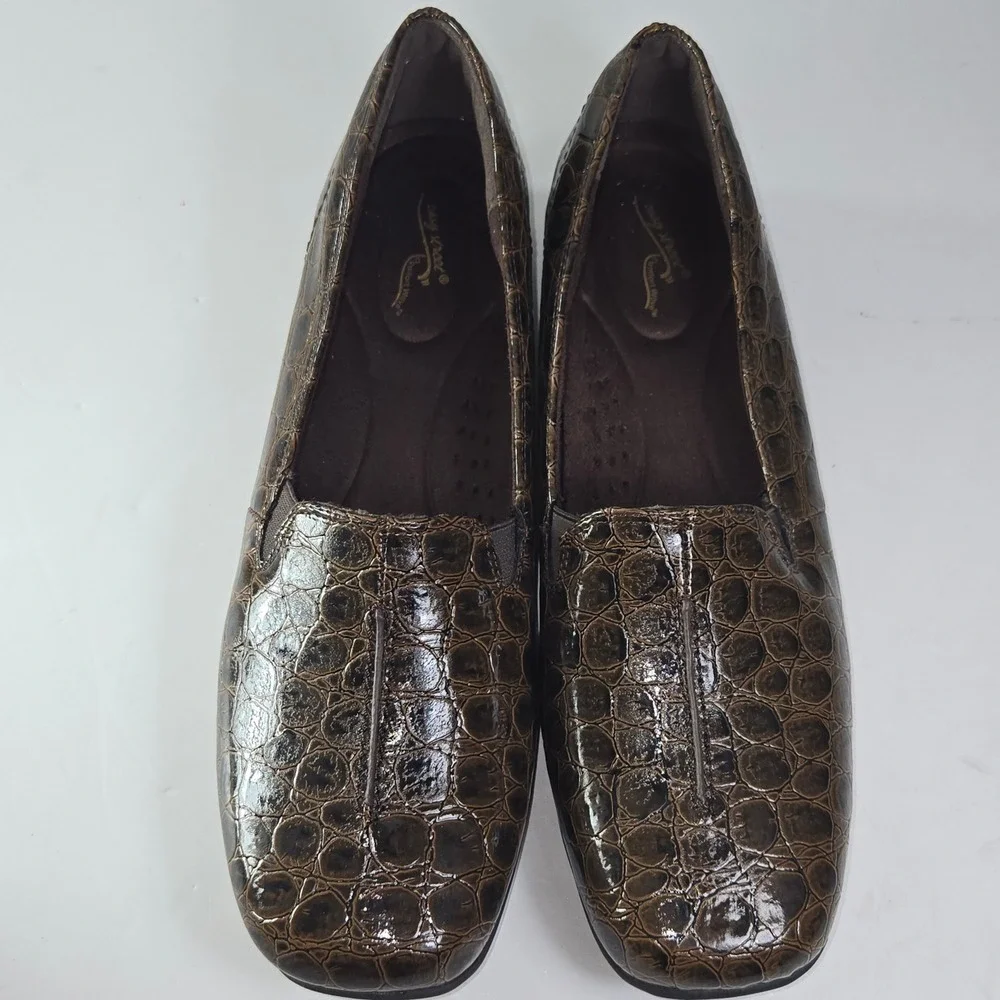 Easy Street Women Brown Croc Embossed Comfort‎ Slip On Loafer Shoes Size 11